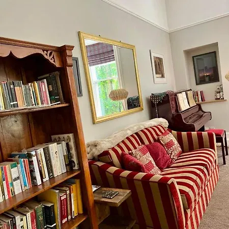 Проживание в семье Beautiful Double In Idyllic West End Townhouse *