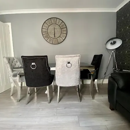 2 Bedroom At Secc Hydro Free Parking