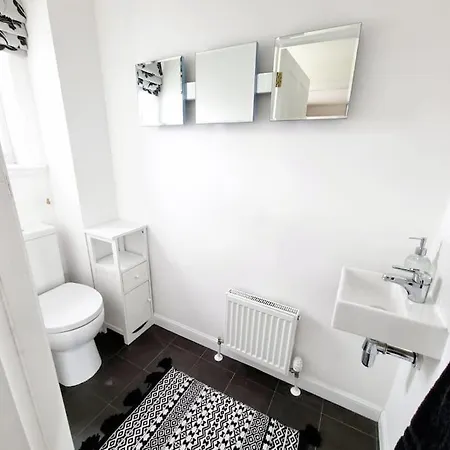Homely Three Bed In Holiday home