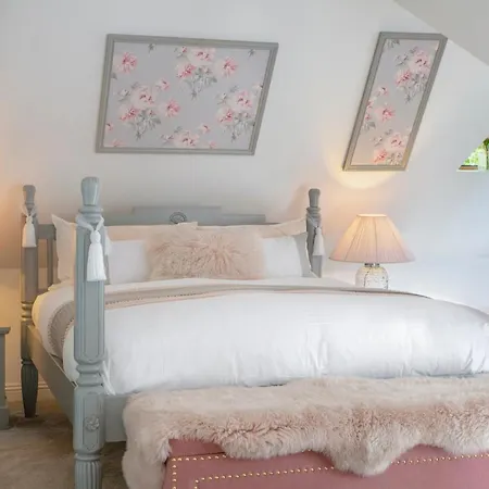 Stunning 4-bedroom With Hot Tub & Sauna Near Loch Lomond * גלאזגו