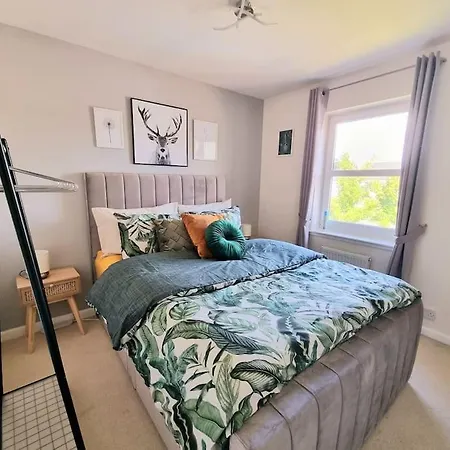 Homely Three Bed In *