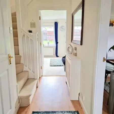 Homely Three Bed In Hébergement de vacances