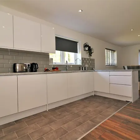 Signature - Railway House 5 Bed *