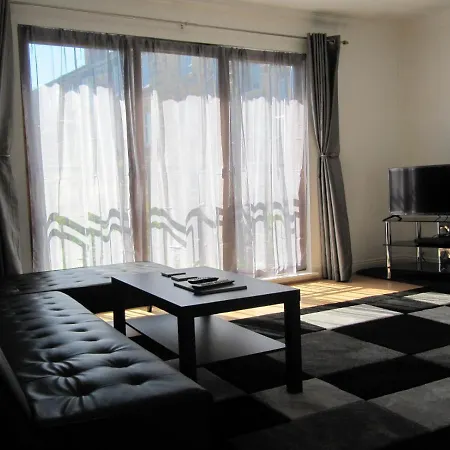 Appartement Cozy Off Road 2 Bedroom With Free Wi-fi And Private Parking *