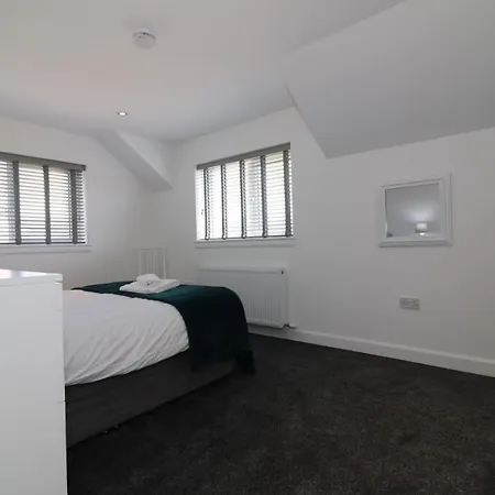 Signature - Railway House 5 Bed *