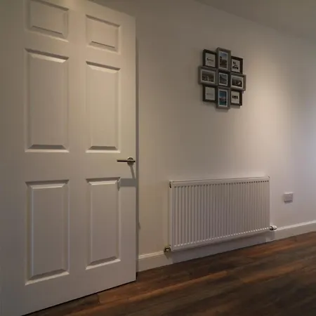 Signature - Railway House 5 Bed Apartment *