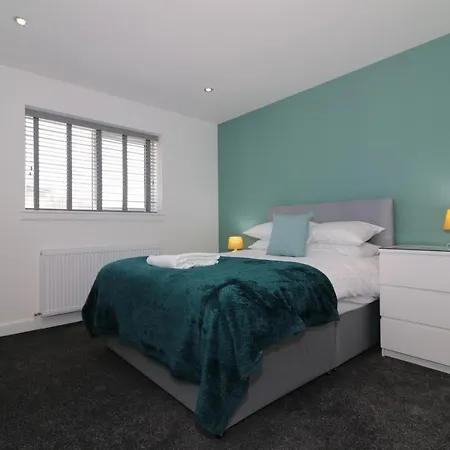 Signature - Railway House 5 Bed