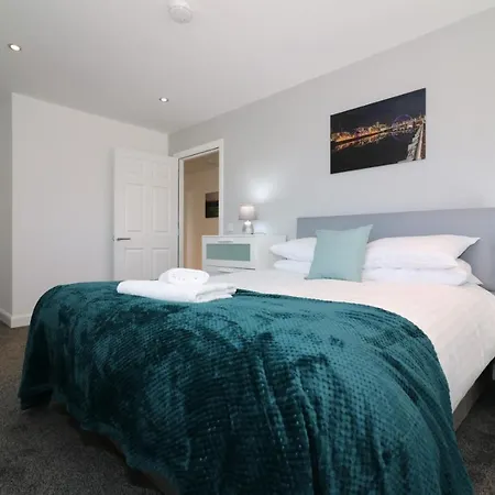 Signature - Railway House 5 Bed Глазго
