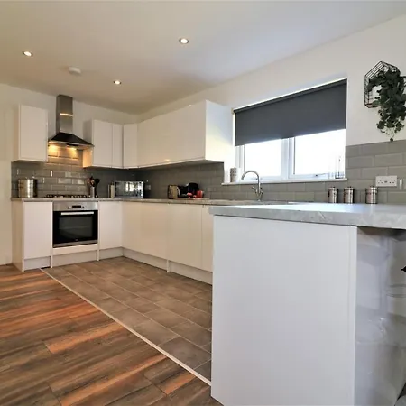 Apartment Signature - Railway House 5 Bed *