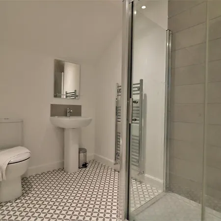 Apartment Signature - Railway House 5 Bed