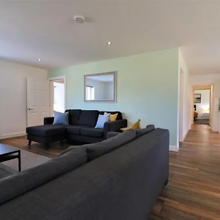 Signature - Railway House 5 Bed *