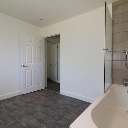 Signature - Railway House 5 Bed *