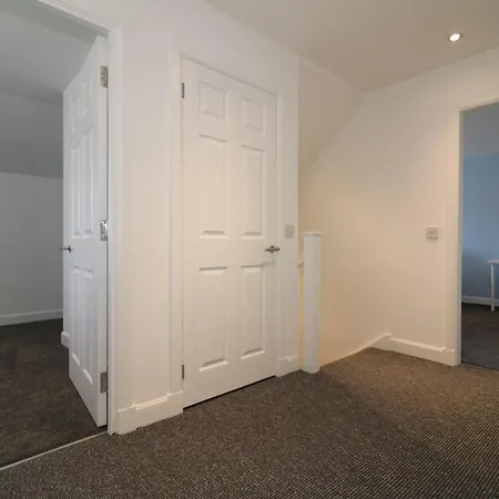 Signature - Railway House 5 Bed *