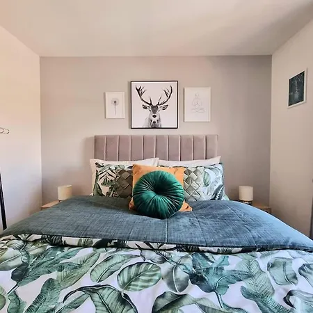 Homely Three Bed In