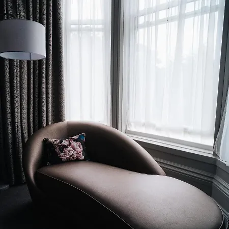 Number 10 Hotel