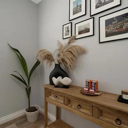 Luxury 1 Bedroom Serviced In Centre * Glasgow