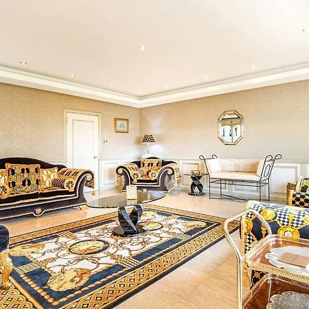 Finn Village - Loch Lomond - Black With Jacuzzi-style Bath Homestay *
