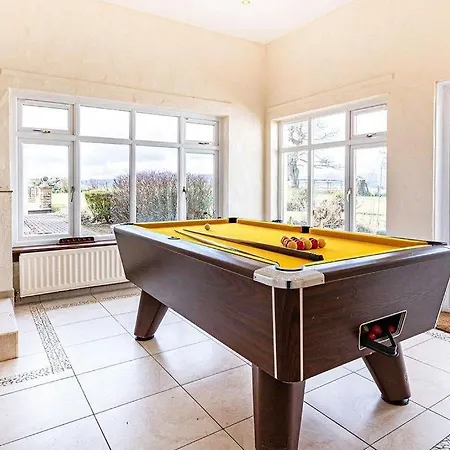 Homestay Finn Village - Loch Lomond - Black With Jacuzzi-style Bath