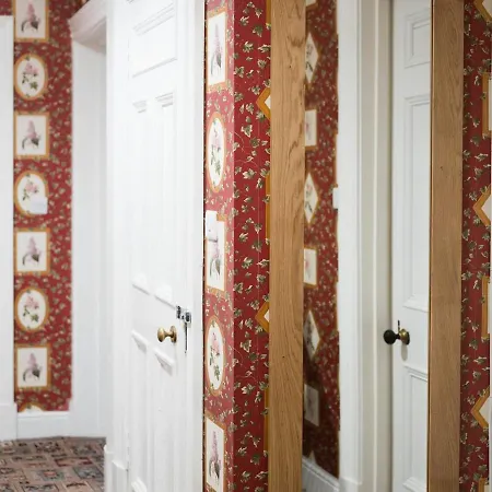 Pass The Keys Artistic And Stylish 2 Bedroom Flat In Centre