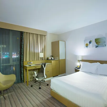 Hilton Garden Centre 4* גלאזגו