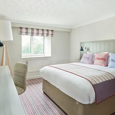 Village Hotell