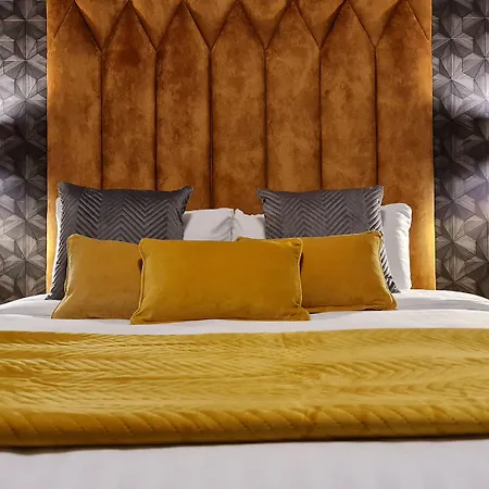 Metro Aparthotel 4*