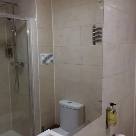 Crosshill House 4*