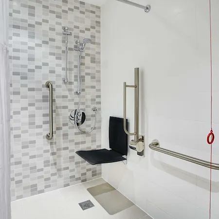 Hampton By Hilton Otel 3*