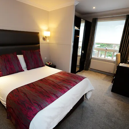 Hotel Glynhill & Near Airport 4*