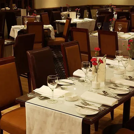 Hotel Glynhill & Near Airport 4*
