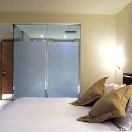 Glynhill & Near Airport 4*