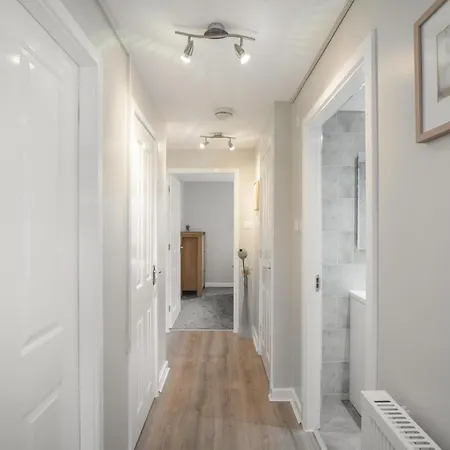 The Nelson - Spacious And Free Parking Holiday home *
