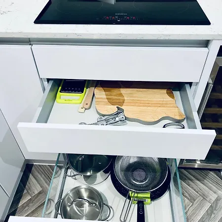 Designer House Glasgow: Luxe West End Retreat With Ev Charging * Glasgow