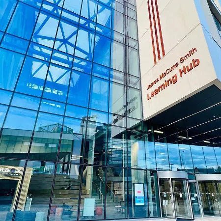 Designer House - Of / 'hillhead' West End G12 - Luxurious & Contemporary Detached House / Terrace / Garden / 'electric Car Charging' Garage Parking Villa Glasgow