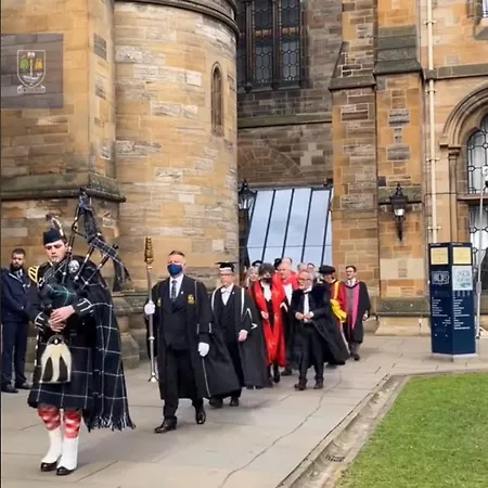 Villa Designer House - Of / 'hillhead' West End G12 - Luxurious & Contemporary Detached House / Terrace / Garden / 'electric Car Charging' Garage Parking *