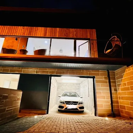 Villa Designer House - Of / 'hillhead' West End G12 - Luxurious & Contemporary Detached House / Terrace / Garden / 'electric Car Charging' Garage Parking *
