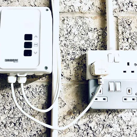 Designer House - Of / 'hillhead' West End G12 - Luxurious & Contemporary Detached House / Terrace / Garden / 'electric Car Charging' Garage Parking