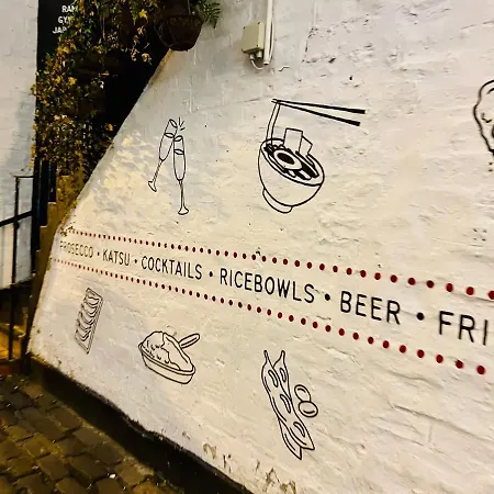 Designer House - Of / 'hillhead' West End G12 - Luxurious & Contemporary Detached House / Terrace / Garden / 'electric Car Charging' Garage Parking *