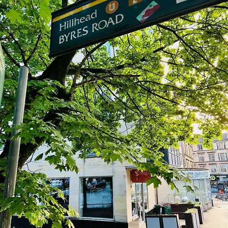 Designer House - Of / 'hillhead' West End G12 - Luxurious & Contemporary Detached House / Terrace / Garden / 'electric Car Charging' Garage Parking Villa Glasgow