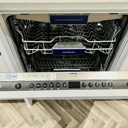 Villa Designer House - Of / 'hillhead' West End G12 - Luxurious & Contemporary Detached House / Terrace / Garden / 'electric Car Charging' Garage Parking