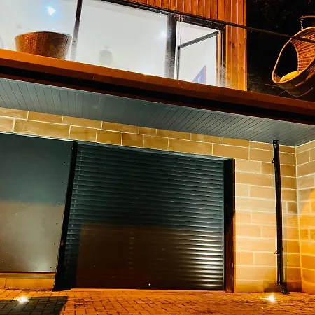 Villa Designer House - Of / 'hillhead' West End G12 - Luxurious & Contemporary Detached House / Terrace / Garden / 'electric Car Charging' Garage Parking *