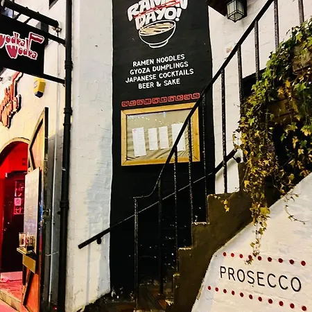 Villa Designer House - Of / 'hillhead' West End G12 - Luxurious & Contemporary Detached House / Terrace / Garden / 'electric Car Charging' Garage Parking Glasgow