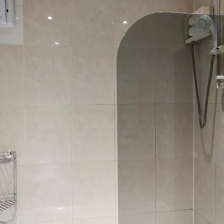 Gasthuis Bright Double Bedroom In Glasgow City Centre