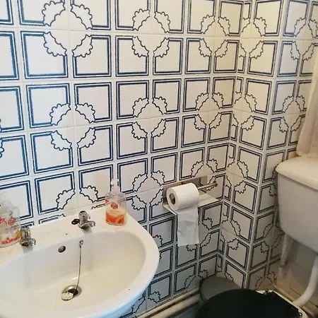 Simple Near Centre