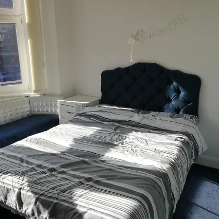 Guest House Private Room In Glasgow Hathaway Lane Westend