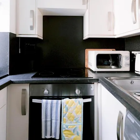 Apartment Pass The Keys 2 Bed In West End