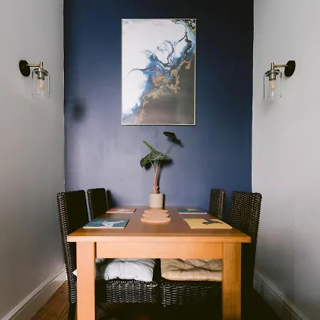 Pass The Keys 2 Bed In West End Apartment *
