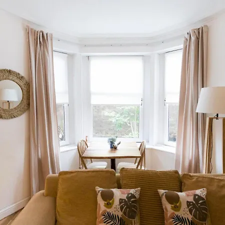 West End Kelvingrove Park Museum - Pass The Keys 格拉斯哥