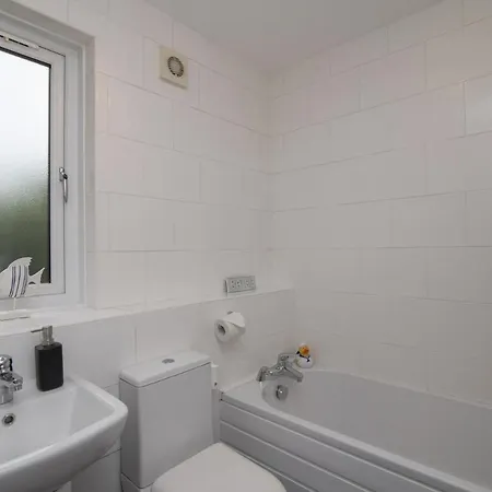 The Kelvin - Peaceful West End River View