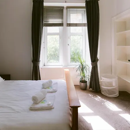 Pass The Keys 2 Bed In West End Apartment Glasgow